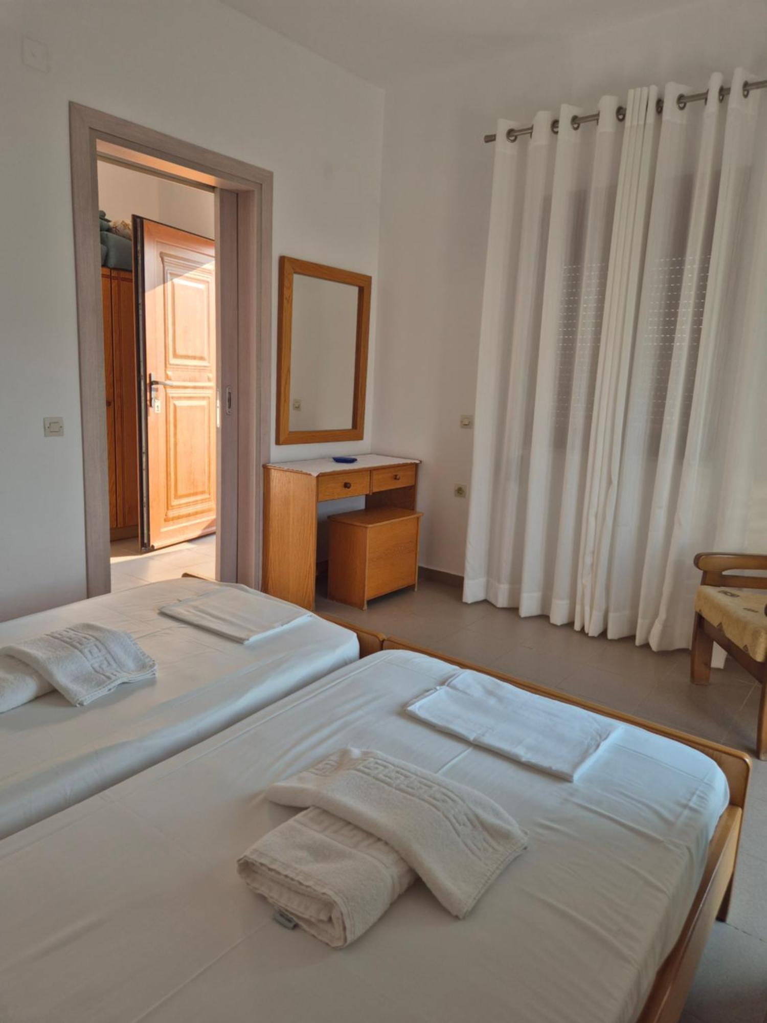 Akrotiri Apartments Makrýgialos Exterior foto