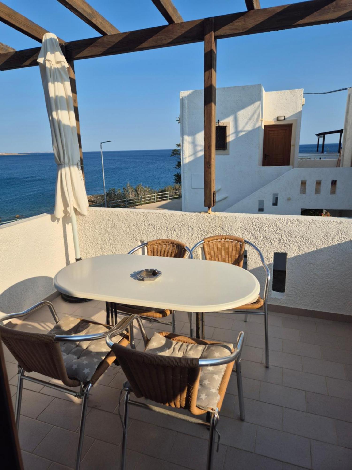 Akrotiri Apartments Makrýgialos Exterior foto